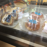 梶原製菓 - 藻塩の商品が看板商品です。ロールケーキとサンドはよく似ています。サンドが少しふわふわ感が、高いです。