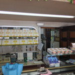 梶原製菓 - 奥に作業場があるみたいです。