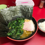 横濱家系ラーメン 勝鬨家 - ラーメン+ほうれん草+海苔+半ライス 多め、硬め