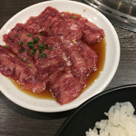 焼肉酒家 李苑 - 宮崎牛ランチセット１４０４円、スープ、サラダ付
            柔らかく美味しい！