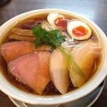 特製醤油らぁ麺（麺大盛り 税込980円）