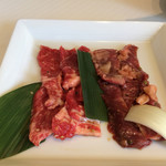 焼肉なべしま - ロース&カルビランチのお肉(ロース、なべしまカルビ)4切れずつ