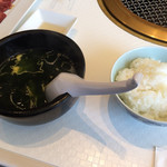 焼肉なべしま - ランチのご飯とわかめスープ(or味噌汁)