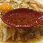 彩華ラーメン  - ピリ辛でニンニクのパンチの効いたスタミナスープ
