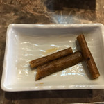 司バラ焼き大衆食堂 - 食前に出てきた十和田名物のごぼうの漬物