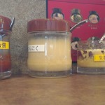 幸家 子母口本店 - 左から豆板醤、ニンニク、生姜、唐辛子味噌