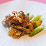 Man Wah - Man Wah Fungus Set Lunch 1人638HK$（約9300円＋サ料10％）をいただきます。メインの牛肝菌腰果炒鴨肉　肉とアスパラとキノコとカシューナッツです