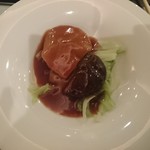 晶華軒 - 椎茸と鮑の煮込み。非常に柔らかい。