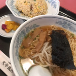 Kouka Hanten - Aランチのラーメン、チャーハン。