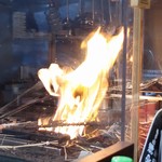 炭火焼 みや澤 - 藁焼き中！