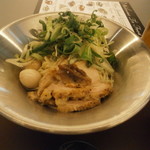 これが『九条ネギの熟成コク醤油まぜそば』です。