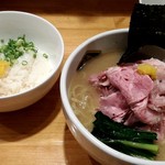 真鯛らーめん 麺魚 本店 - 真鯛雑炊丼と特製濃厚真鯛ラーメン