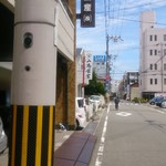 山為食堂 - 店のある通り