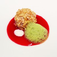 Takumi - 蝦夷鹿のタルタル、クルミとブルーチーズ、ビーツのスープ、ニンニクのクリーム、パセリの泡