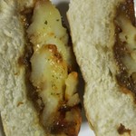 サンライズベーカリー - 芋とチーズとカレーの旨味( ☆∀☆)