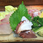 鶴寿司 - お刺身（ヒラス、タコ、鯛）