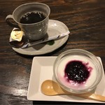 山屋蒼月 - 朝食のデザートのヨーグルトとコーヒー。
      美味し。