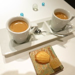 ジョンティ アッシュ - カフェ　エスプレッソダブル　プチフール　パートドフリュイ　レモンのマドレーヌ