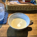 ジャム cafe 可鈴 - 【週替わりランチ(950円)】必ず最初に運ばれてくるスープ。(今日は「ごぼうと葱の冷スープ」)