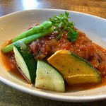 ジャム cafe 可鈴 - 【週替わりランチ(950円)】メインの「ハンバーグ トマト煮込」