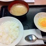 ランチハウス ミトヤ - セットの豚汁と生卵