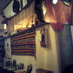 アドゥマン - このカーテンの向こうが厨房