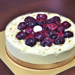 パティスリー リョーコ - '17.07ピスタチオとチェリーのタルト 