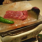 廻転とやま鮨 - 氷見牛の岩塩板焼き