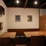 豊か - 店内奥のテーブル席