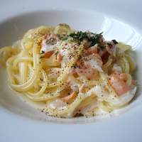 MAIN DINING by THE HOUSE OF PACIFIC - サーモンのクリームソース スパゲッティーニ