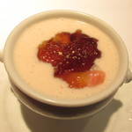 シェ ローズ - ビーフのコンソメのジュレを加えた桃の冷たいスープ