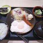 松のや - ソーセージエッグ定食 ４００円(税込)(2017年8月24日撮影)