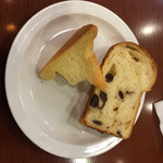 レストラン ルフラン 川西店 - クグロフ、レーズンパン(食べかけで失礼)