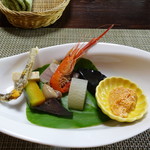 かたつむり - 両脇に卵入りアジメドジョウと真鯉の卵の前菜