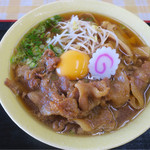 萬福軒 - 肉玉ラーメン  よくある肉うどんよりどっさり♪甘辛でスープと合う