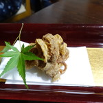 かたつむり - お隣のお客さんが赤マムシの唐揚げを注文してご相伴にあずかりました・・・