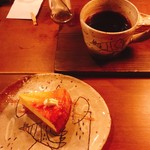 カフェ ケシパール - 素敵なお皿がお店の雰囲気とマッチしてます♩