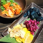 大衆居酒屋 どう銅 - キムチ、おしんこ盛り