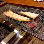 囲炉裏料理わ - なまず炭火焼き中