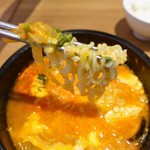 韓国料理Bibim - トッピングのラーメン
