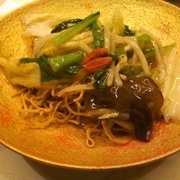 GoldFin 過門香 新橋店 - 野菜餡かけかた焼きそば