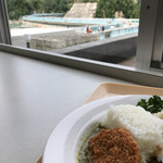 黒部ダムレストハウス - 手前のダムは決壊中だが本物は安定運用中