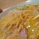 札幌ラーメン ジャンバタ - 麺のアップ