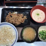 吉野家 - 2017年08月27日  麦とろ牛皿御膳（大盛）680円