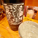 Sakuramaru - ◆砂丘長いも焼酎（黒）
      鳥取県特産の砂丘長芋を使った焼酎。
      へ〜‼︎
      常圧蒸留 無濾過とのことですが、甘藷の焼酎に比べるととてもおとなし目の風味。