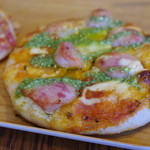 ザ グラウンズ ベイカー - ソーセージとバジルのピザ