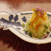 日本料理 晴山 - 先付：鱧子、加賀太きゅうりとオクラの和えもの