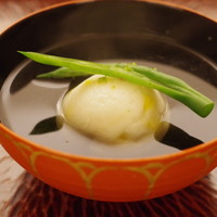 日本料理 晴山 - 椀：海老と玉蜀黍真薯