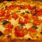 Pizzeria Formano - 希少な水牛のミルクで作られたモッツァレッラとフレッシュトマトを使ったスペシャリティ！マルゲリータ エクストラ 