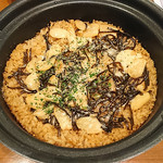 日本酒バル YODARE - ガッツリにんにく土鍋ごはん